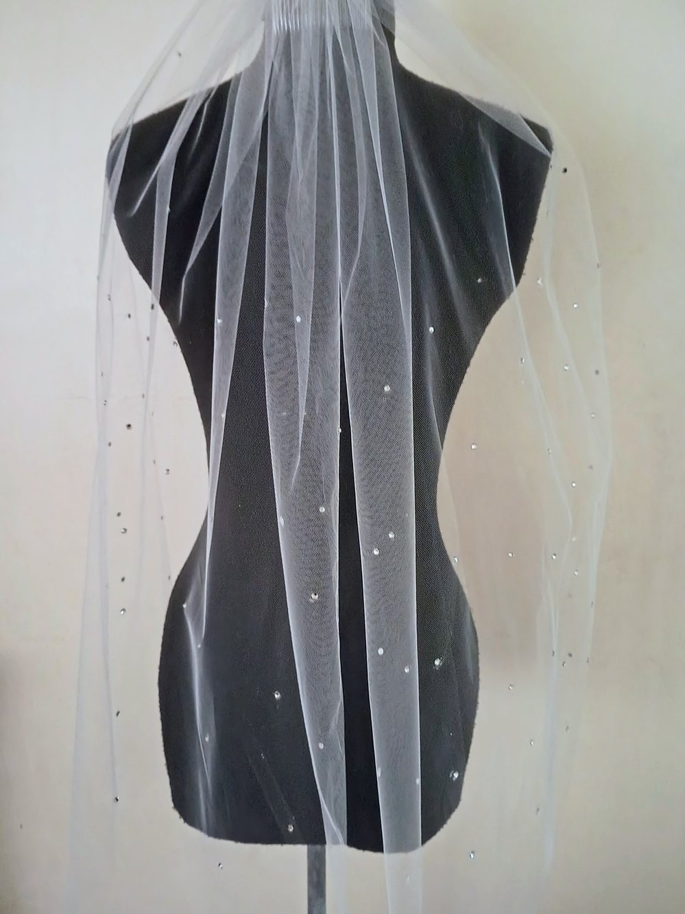 Crystal-Embellished Bridal Veil Fingertips Length With Comb- Ivory
